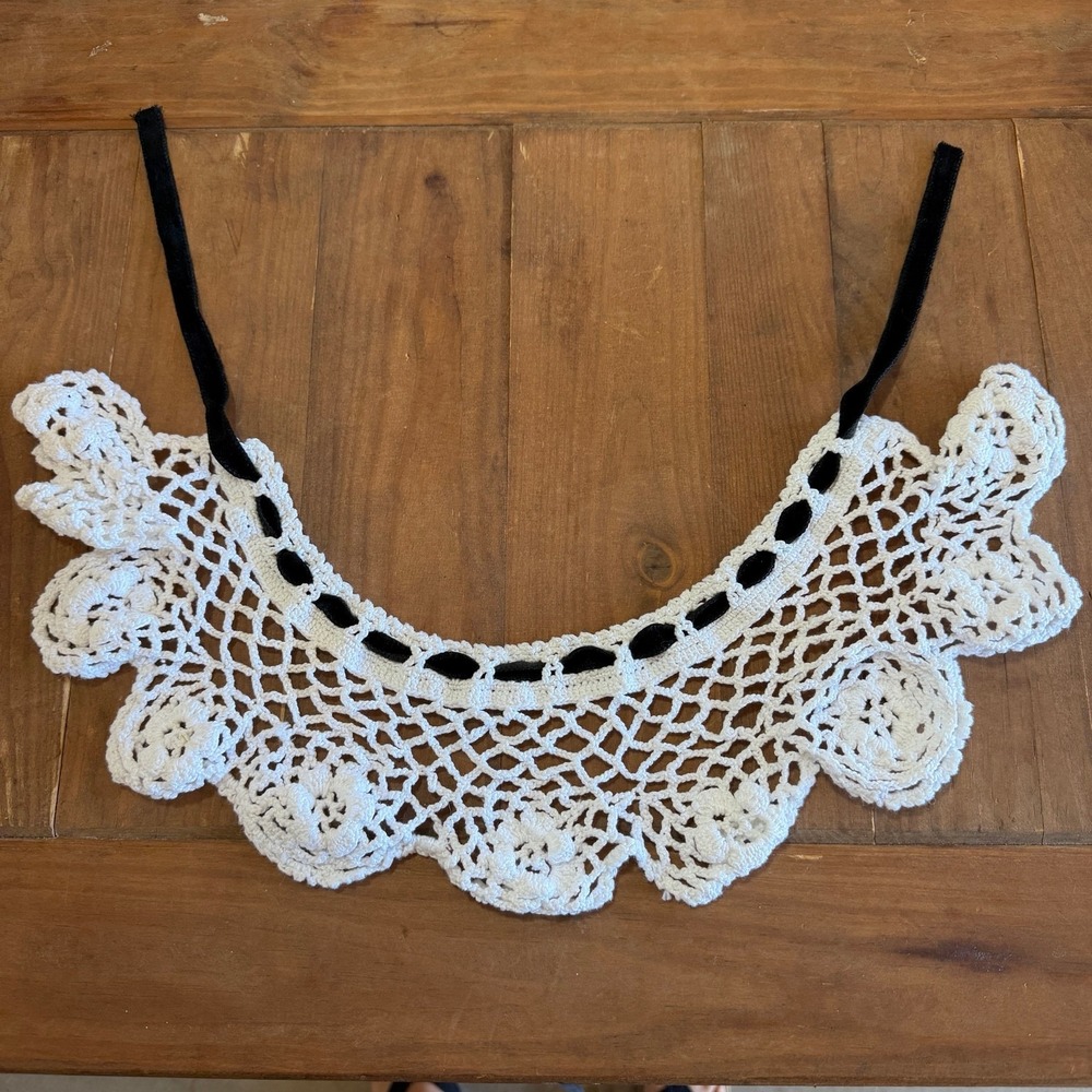 VTG 70s White Crochet Lace Detachable Collar Black Velvet Ribbon Scalloped Boho